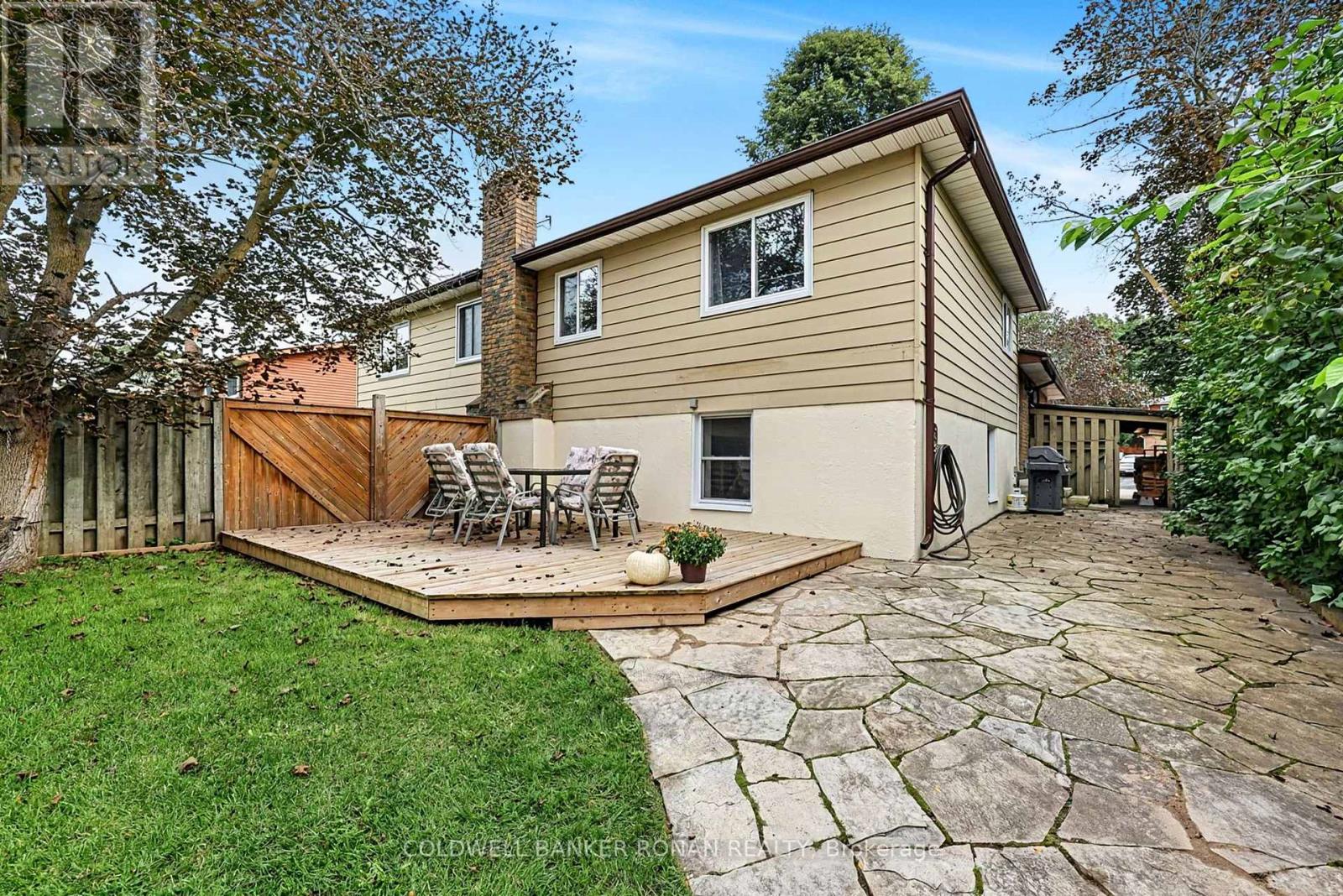 26 SMYTH CRESCENT - 36