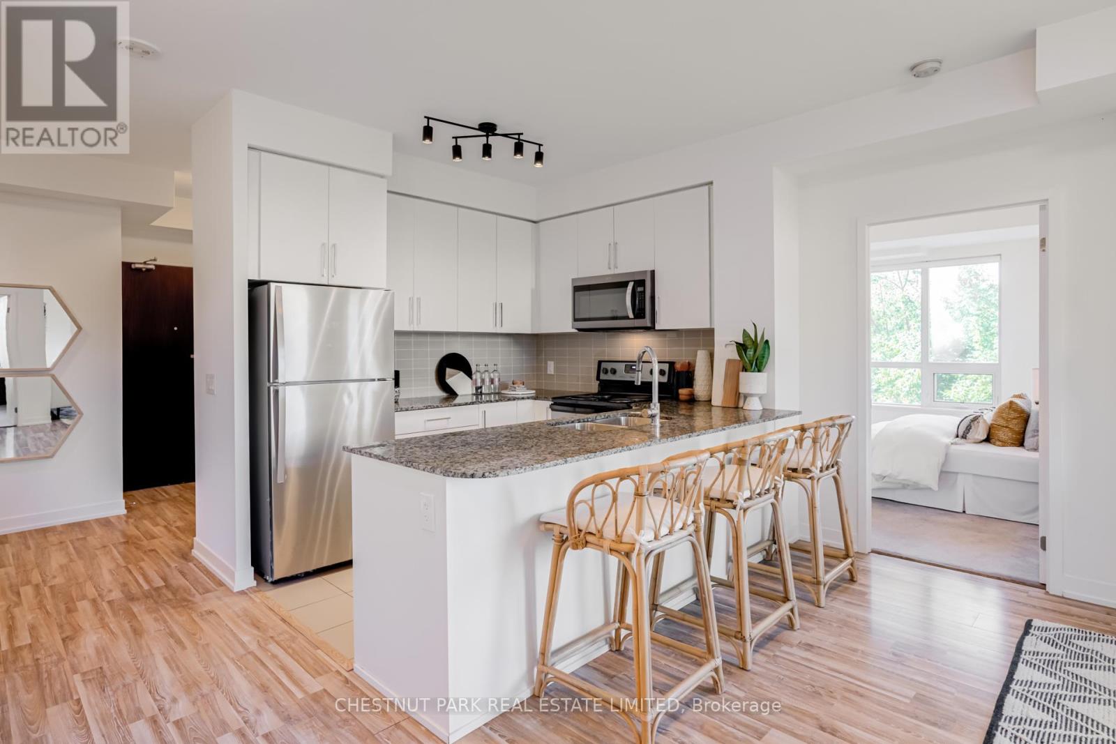 205 - 840 QUEENS PLATE DRIVE, Toronto (West Humber-Clairville)