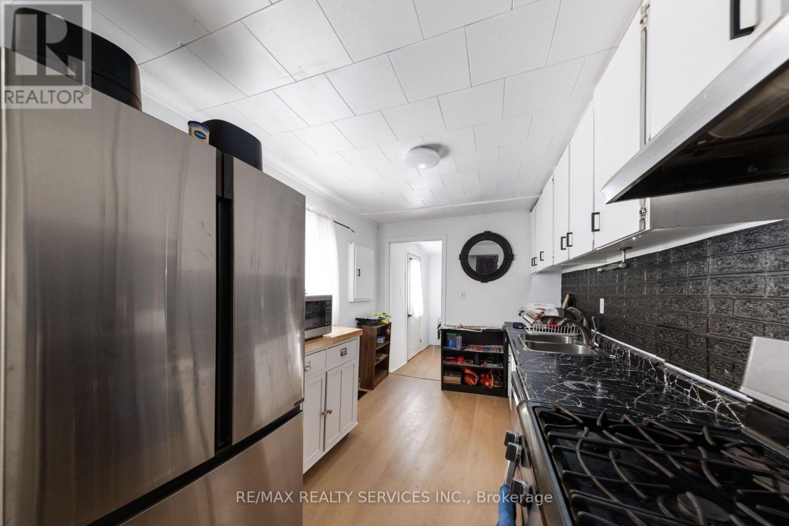 12 AJAX AVENUE - Image 16