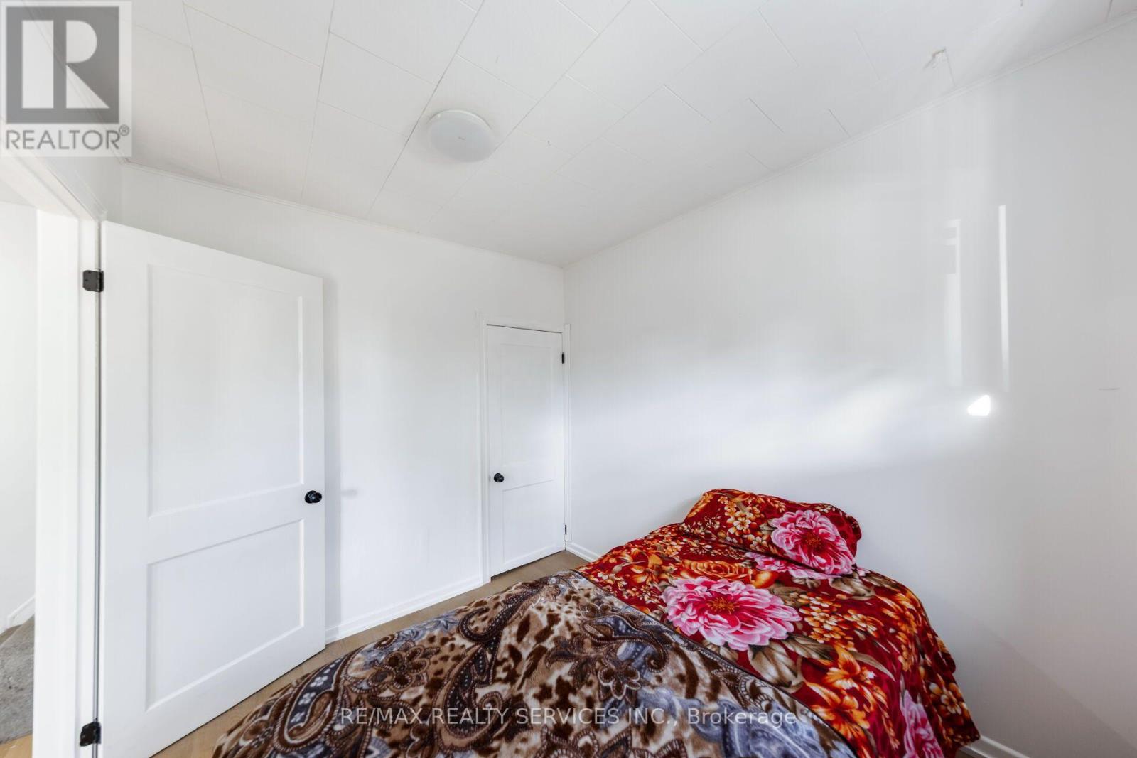 12 AJAX AVENUE - Image 19