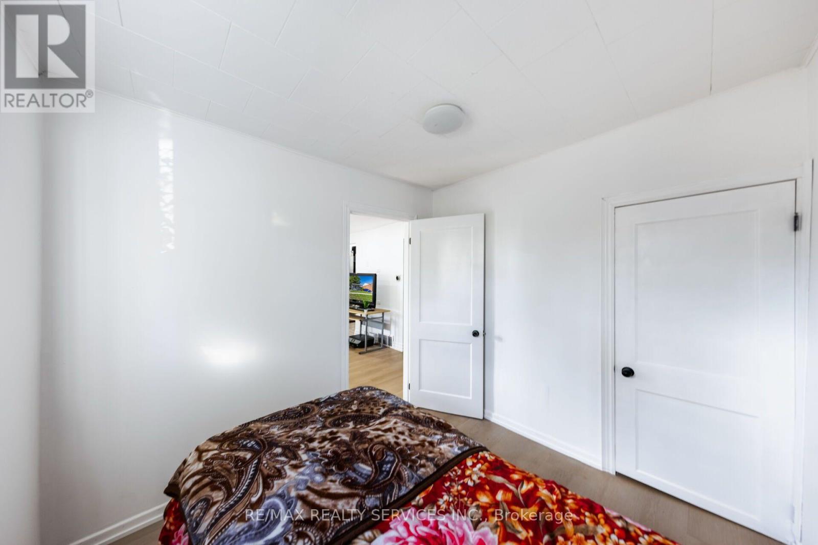 12 AJAX AVENUE - 20