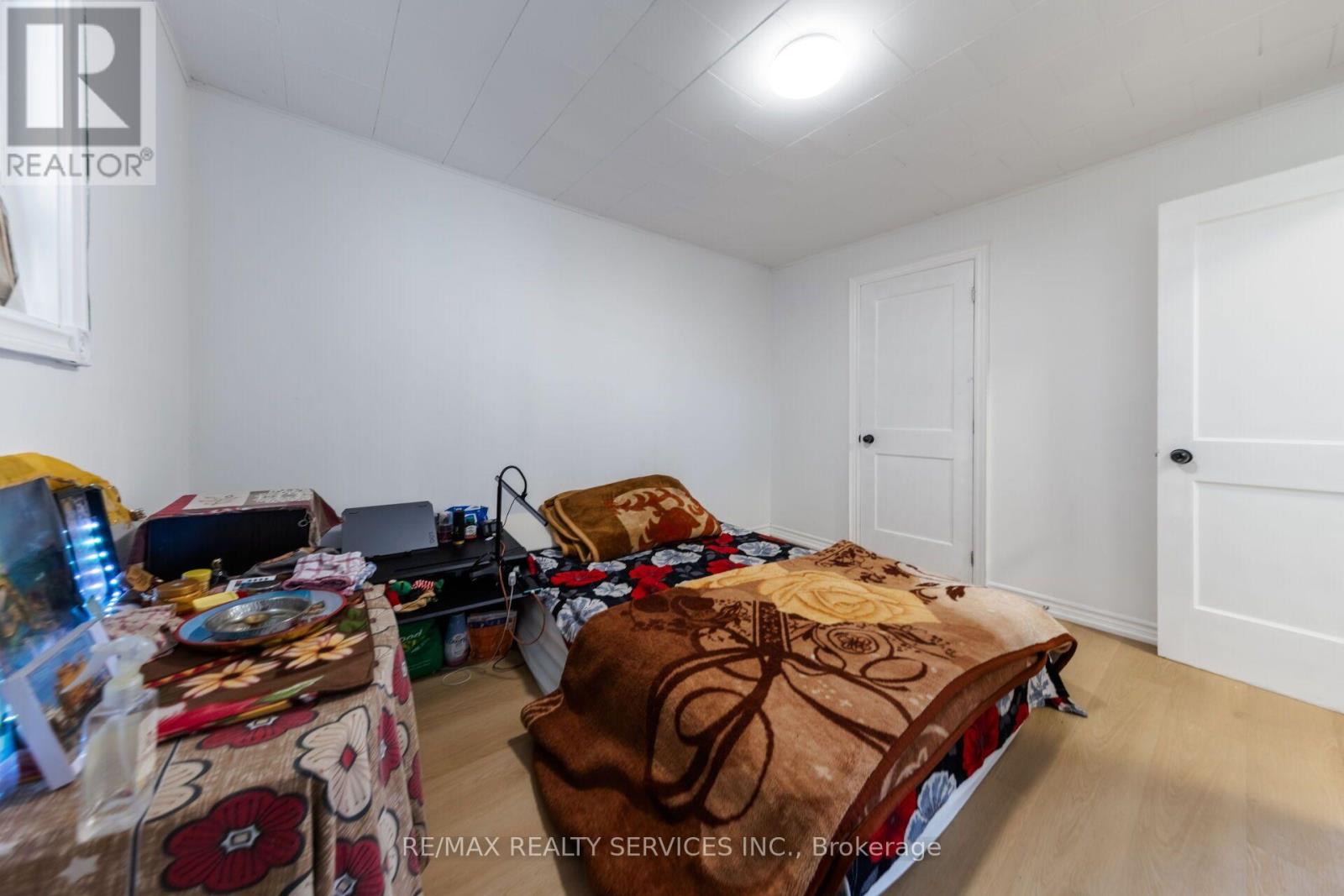 12 AJAX AVENUE - 25