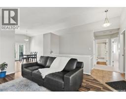 4pc Bathroom - 3934 Robin Place E, Regina, SK S4N7P9 Photo 6