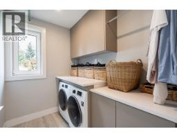 955 Forest Hills Drive, North Vancouver, BC V7R1N4 Photo 27