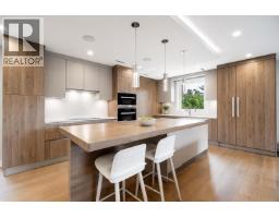 955 Forest Hills Drive, North Vancouver, BC V7R1N4 Photo 8