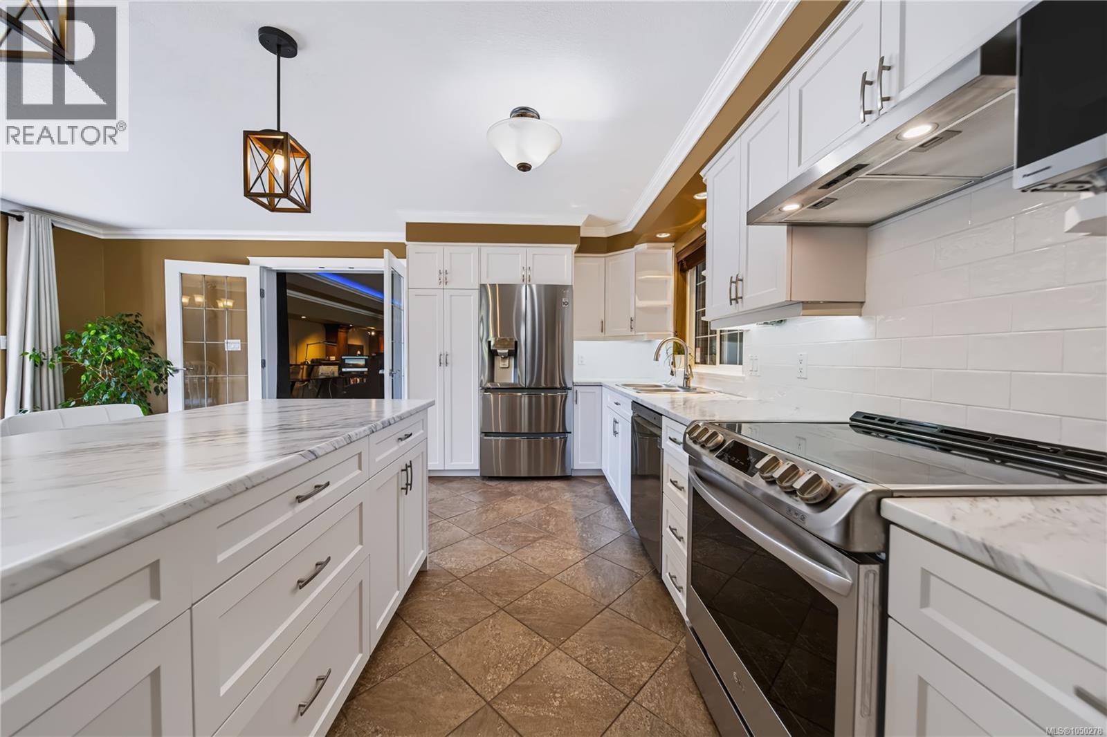 2070 Saras Way - Image 6