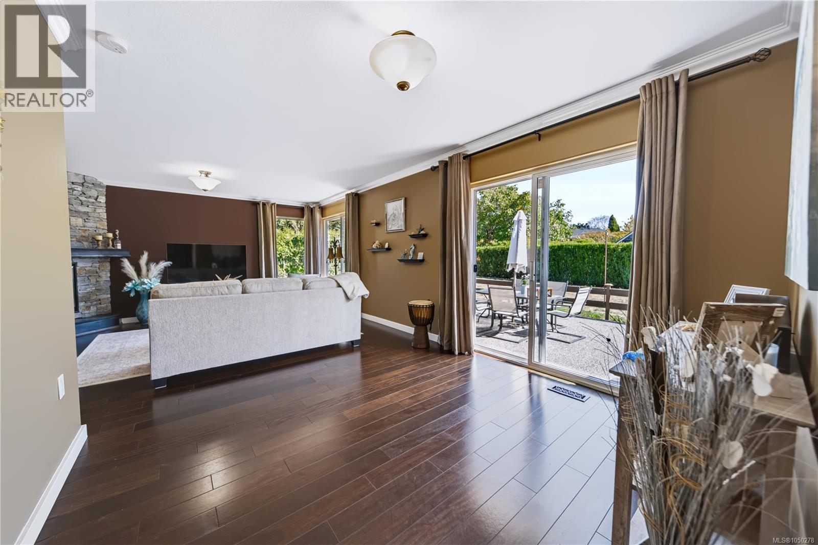 2070 Saras Way - 8