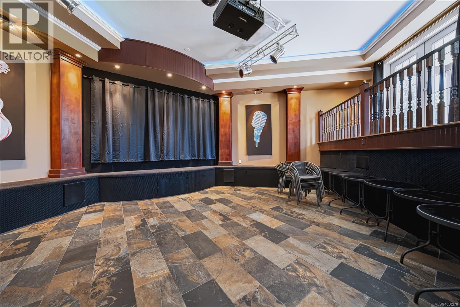 2070 Saras Way - 17