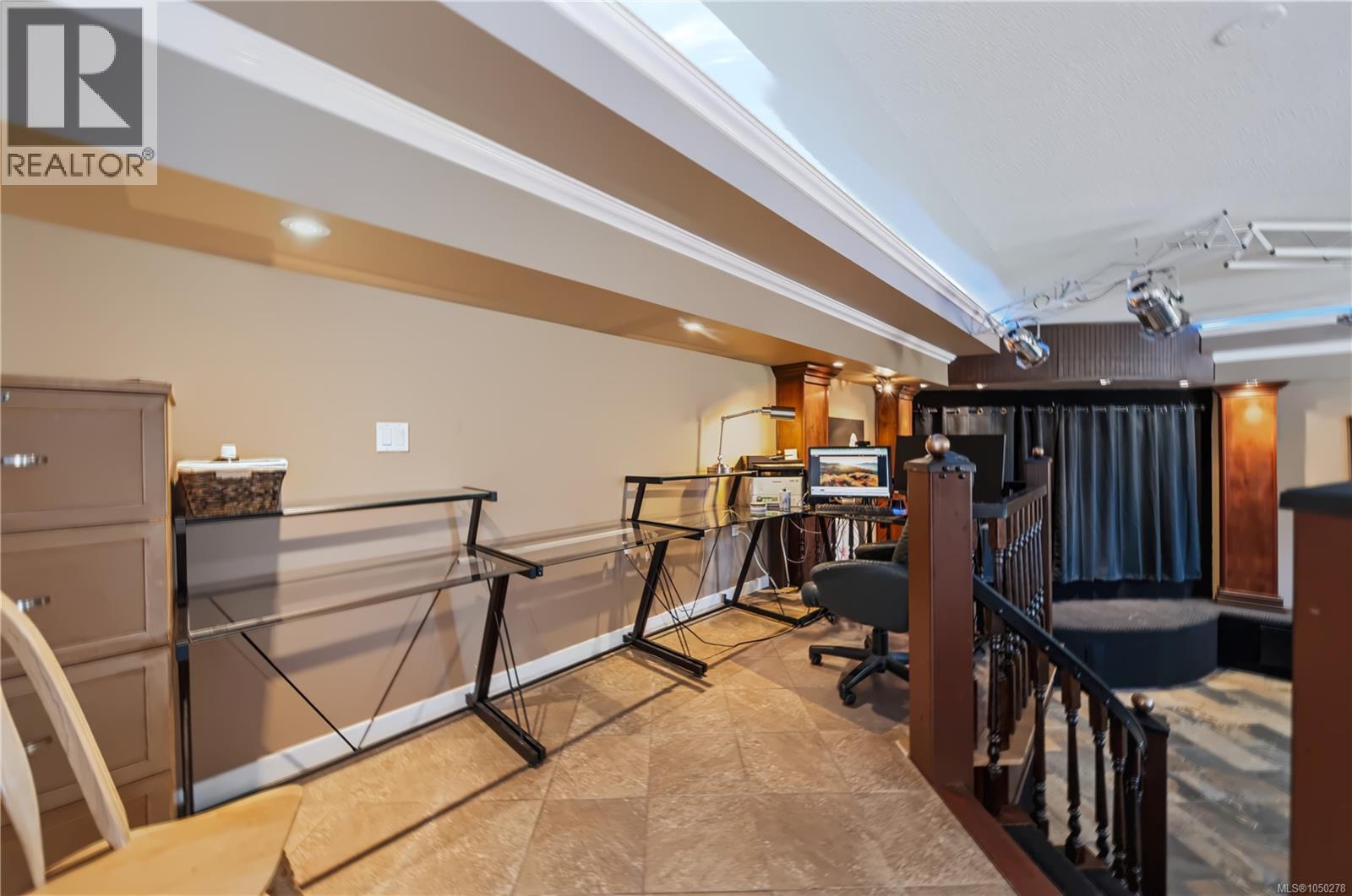 2070 Saras Way - 22