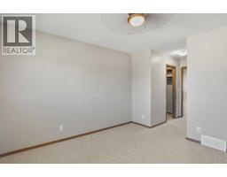 Bedroom - 127 - 129 Lyons Close, Red Deer, AB T4R3P6 Photo 17