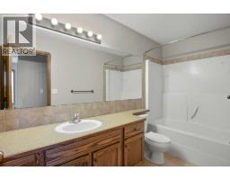 4pc Bathroom - 127 - 129 Lyons Close, Red Deer, AB T4R3P6 Photo 15