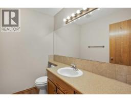 Kitchen - 127 - 129 Lyons Close, Red Deer, AB T4R3P6 Photo 11