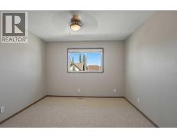 Bedroom - 127 - 129 Lyons Close, Red Deer, AB T4R3P6 Photo 16