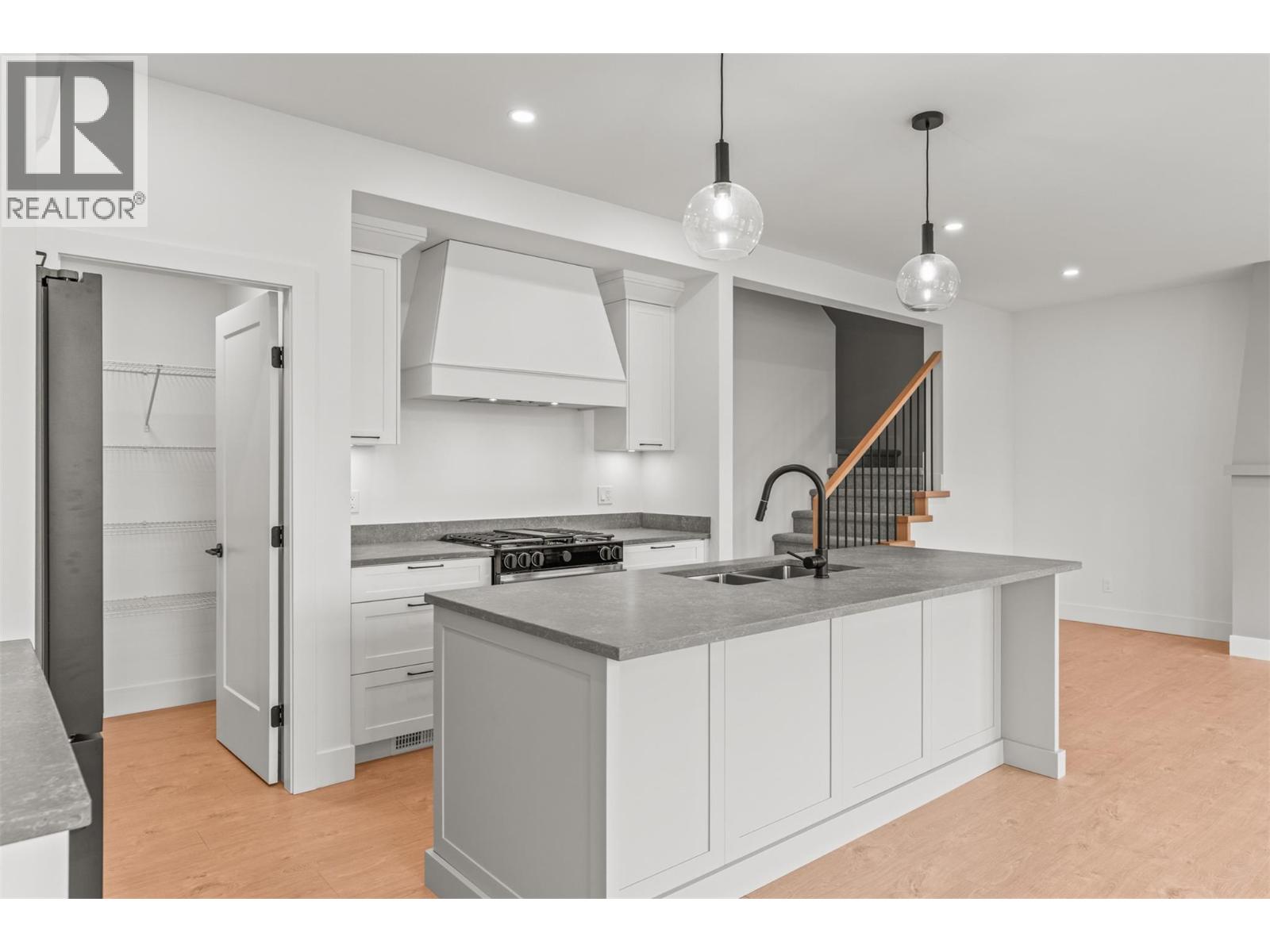 #101 2467 Bradley Drive - 14