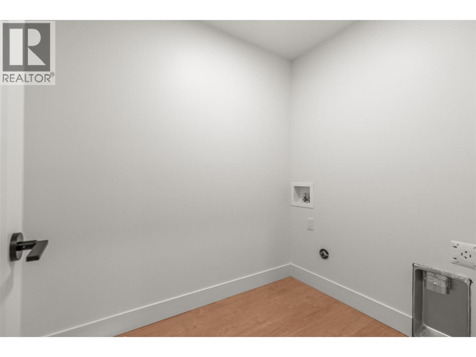 #101 2467 Bradley Drive - 32