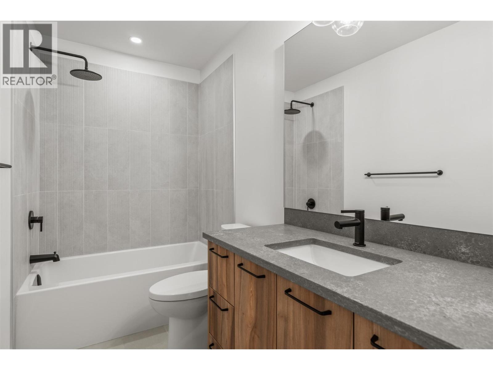 #101 2467 Bradley Drive - 21