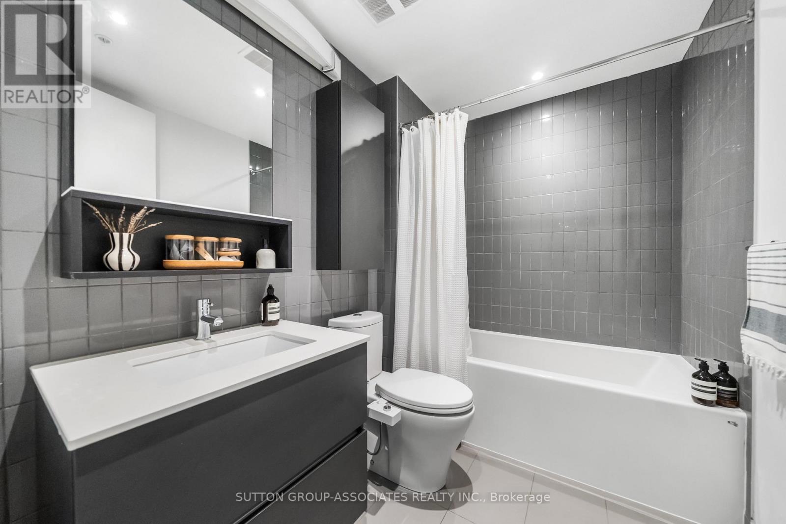 #502 377 MADISON AVENUE - 21