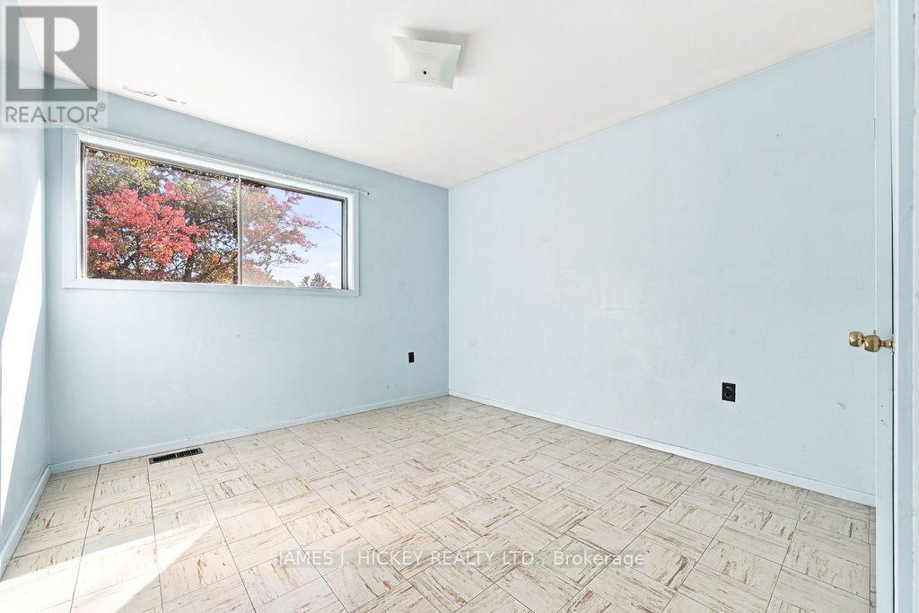 4 SHERIDAN COURT - 16