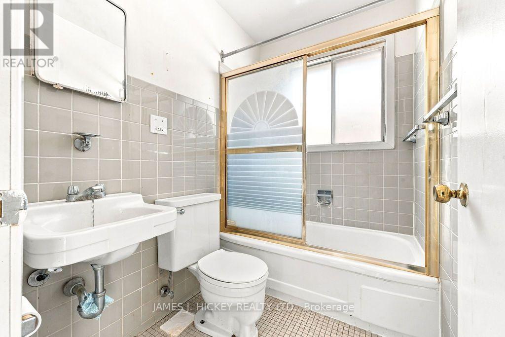 4 SHERIDAN COURT - 27