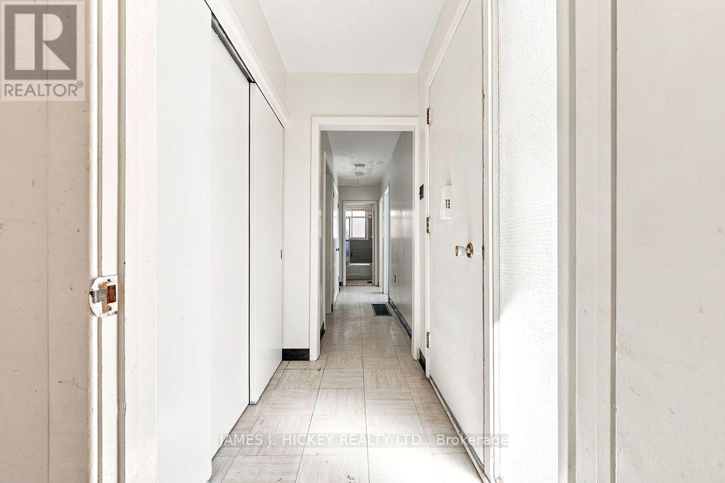 4 SHERIDAN COURT - 28