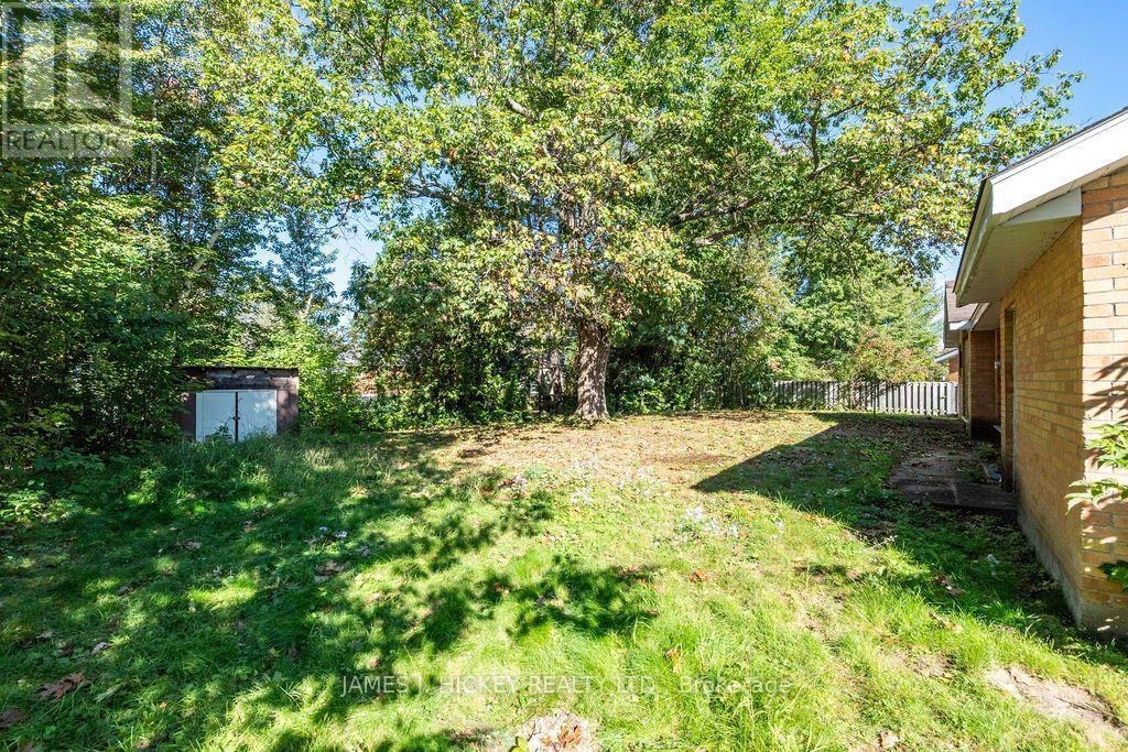 4 SHERIDAN COURT - 36