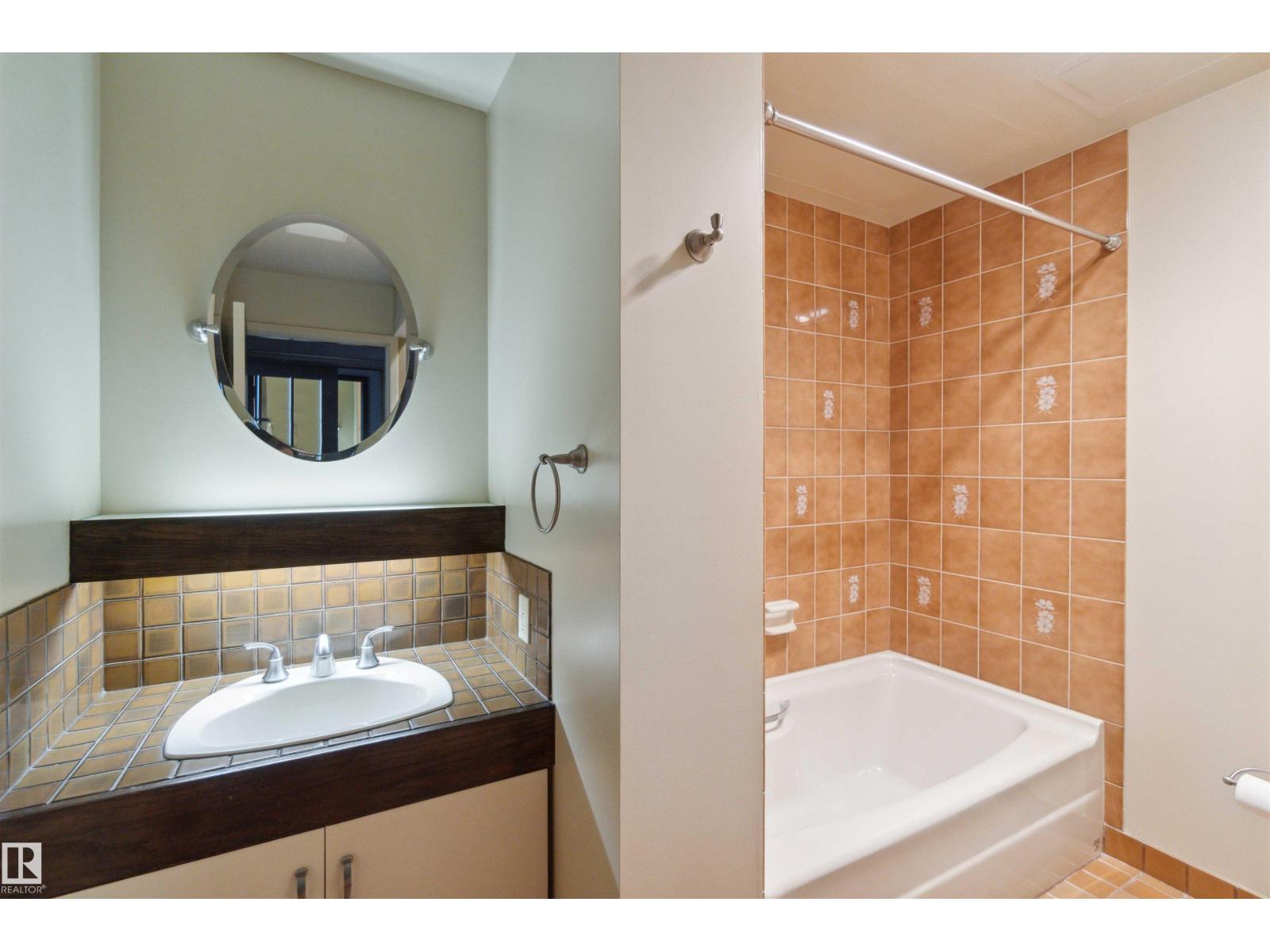 #12A 10050 118 ST NW - 34