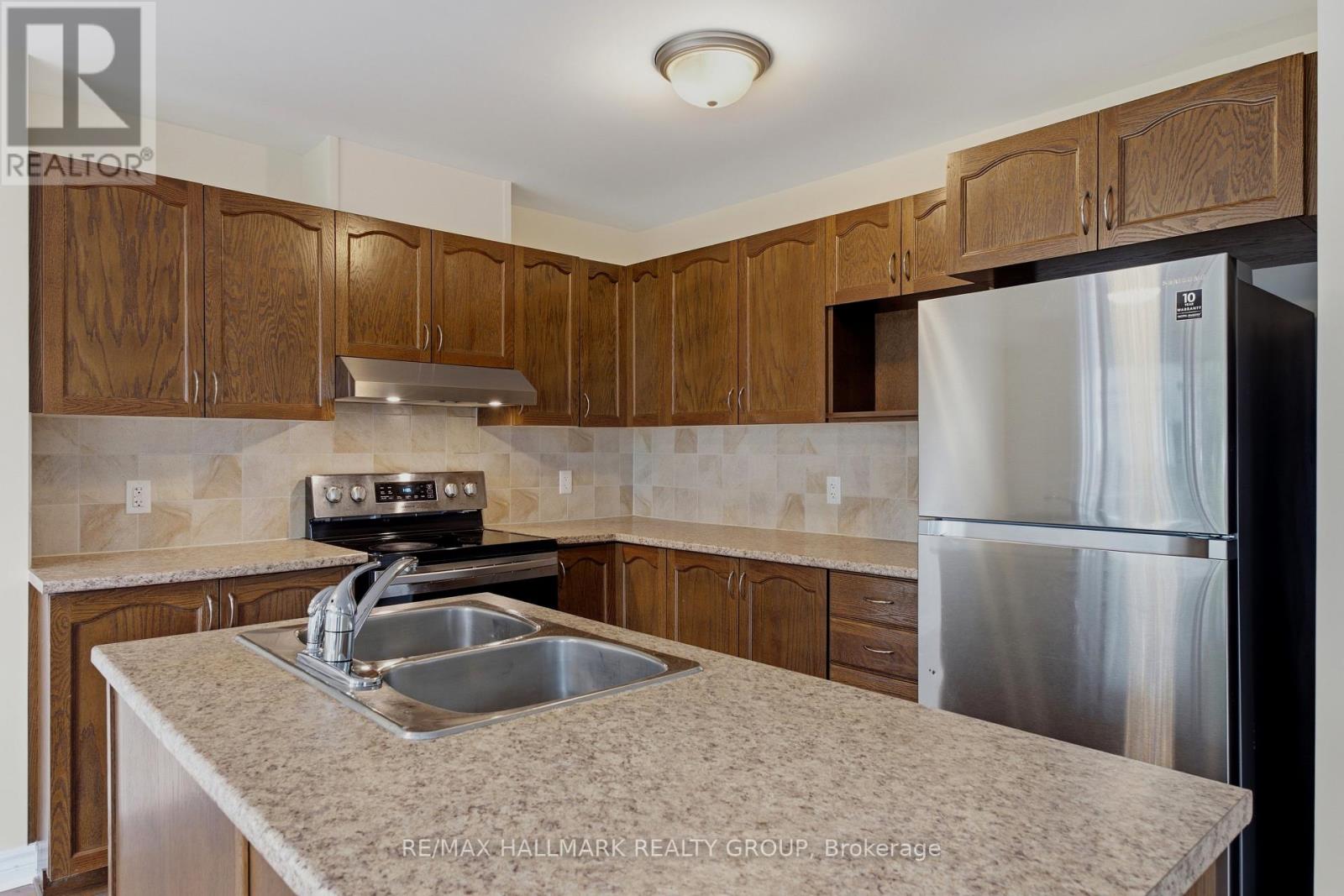 112 AKITA WALK, Ottawa — photo 10