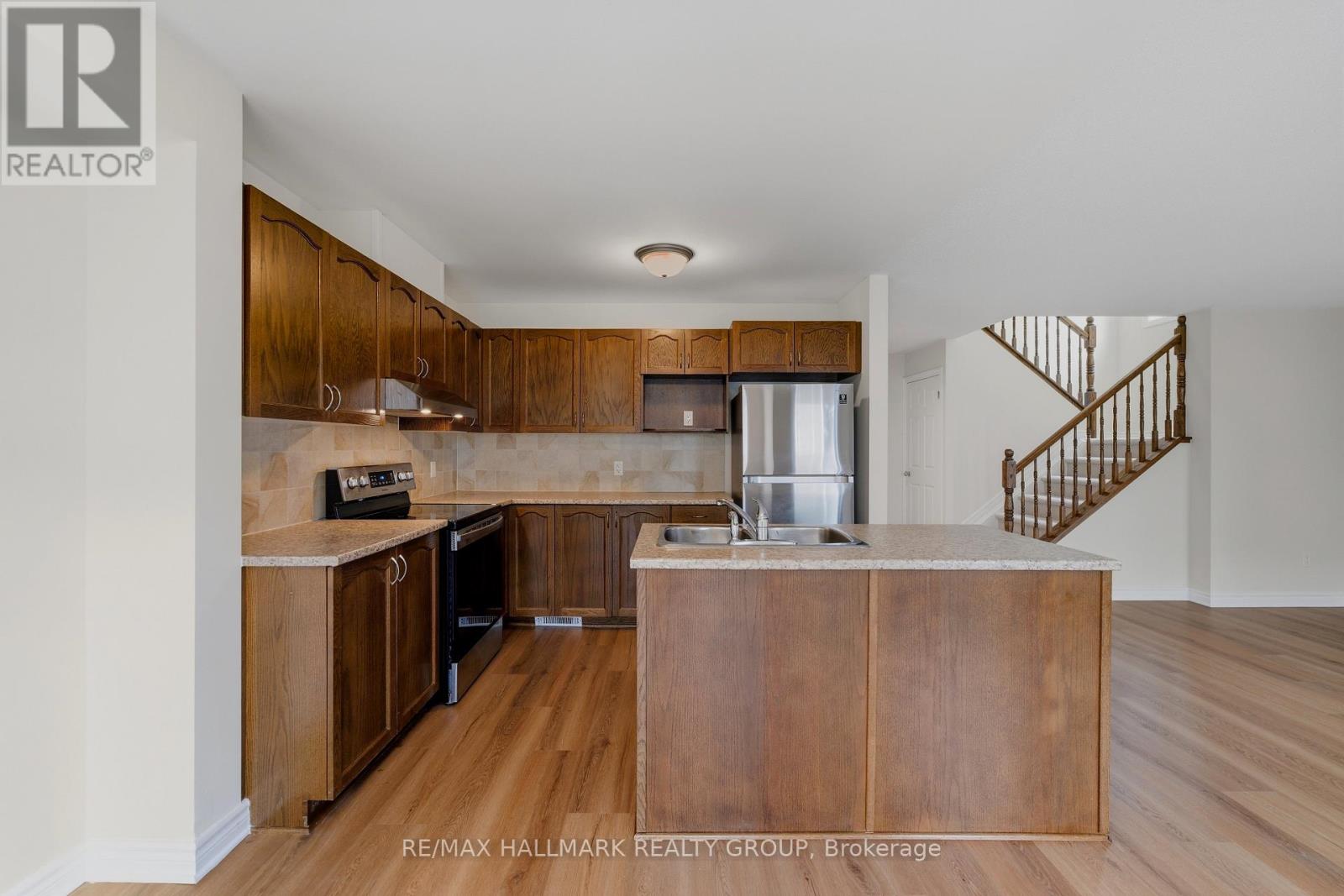 112 AKITA WALK, Ottawa — photo 8