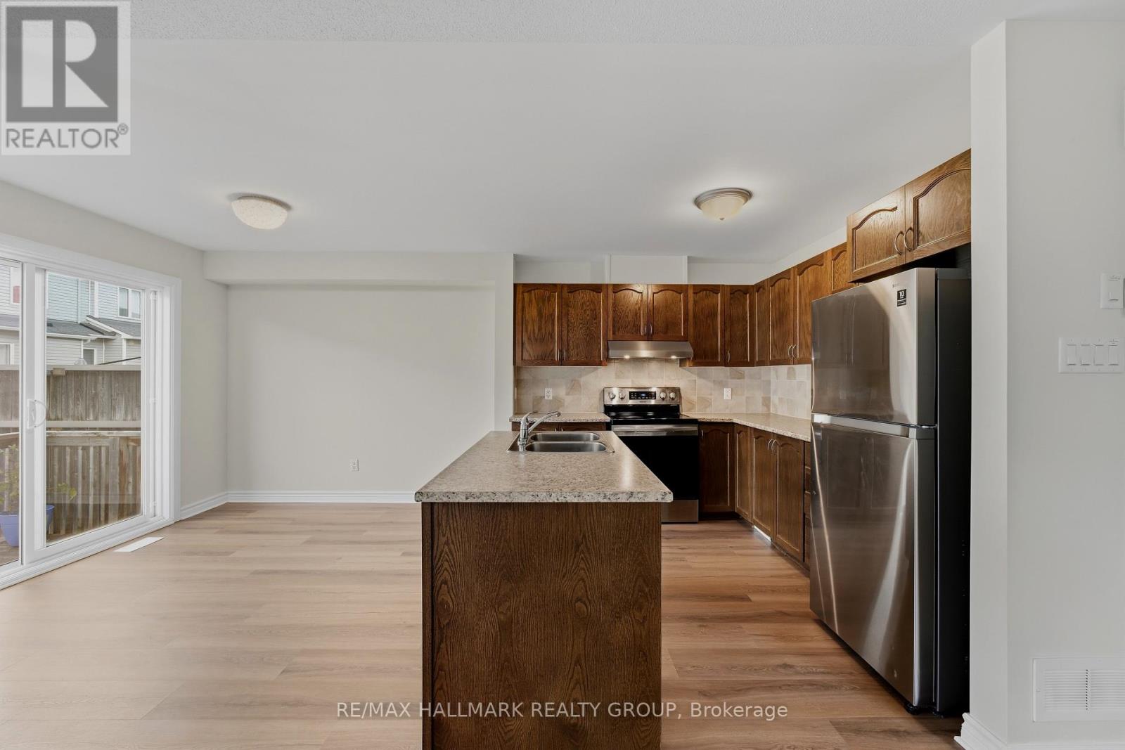 112 AKITA WALK, Ottawa — photo 9