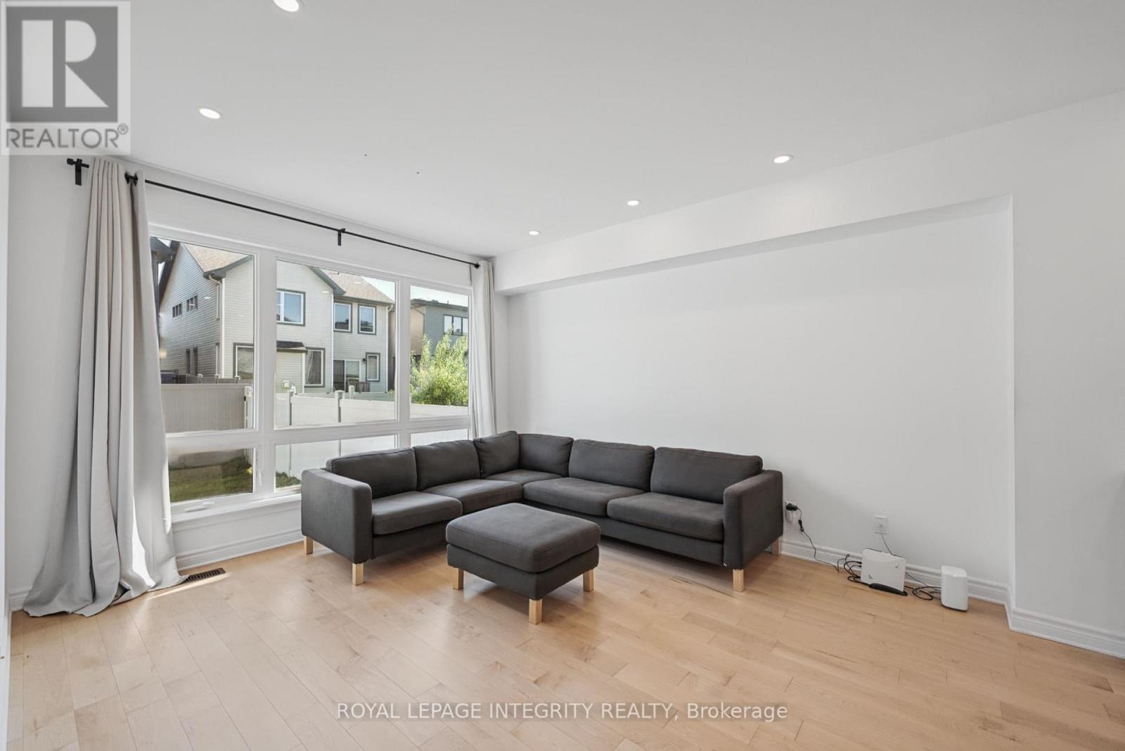 926 OMAGAKI WAY, Ottawa — photo 8