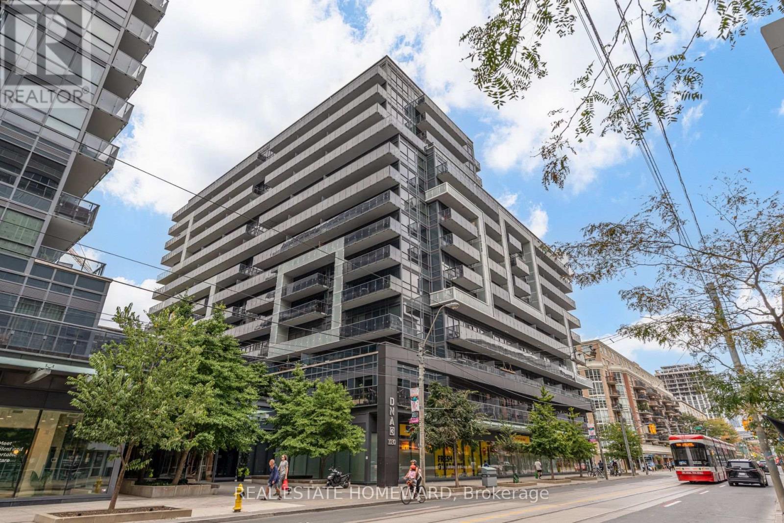 #515 1030 KING STREET W - 19