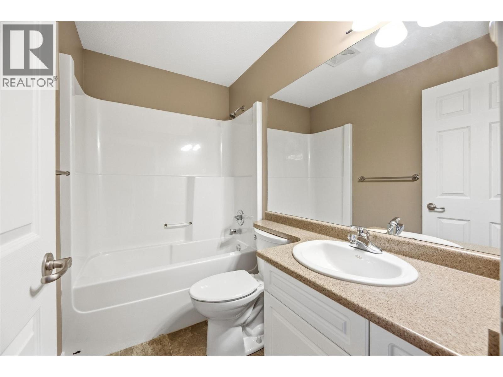 302 1125 Bernard Avenue, Kelowna