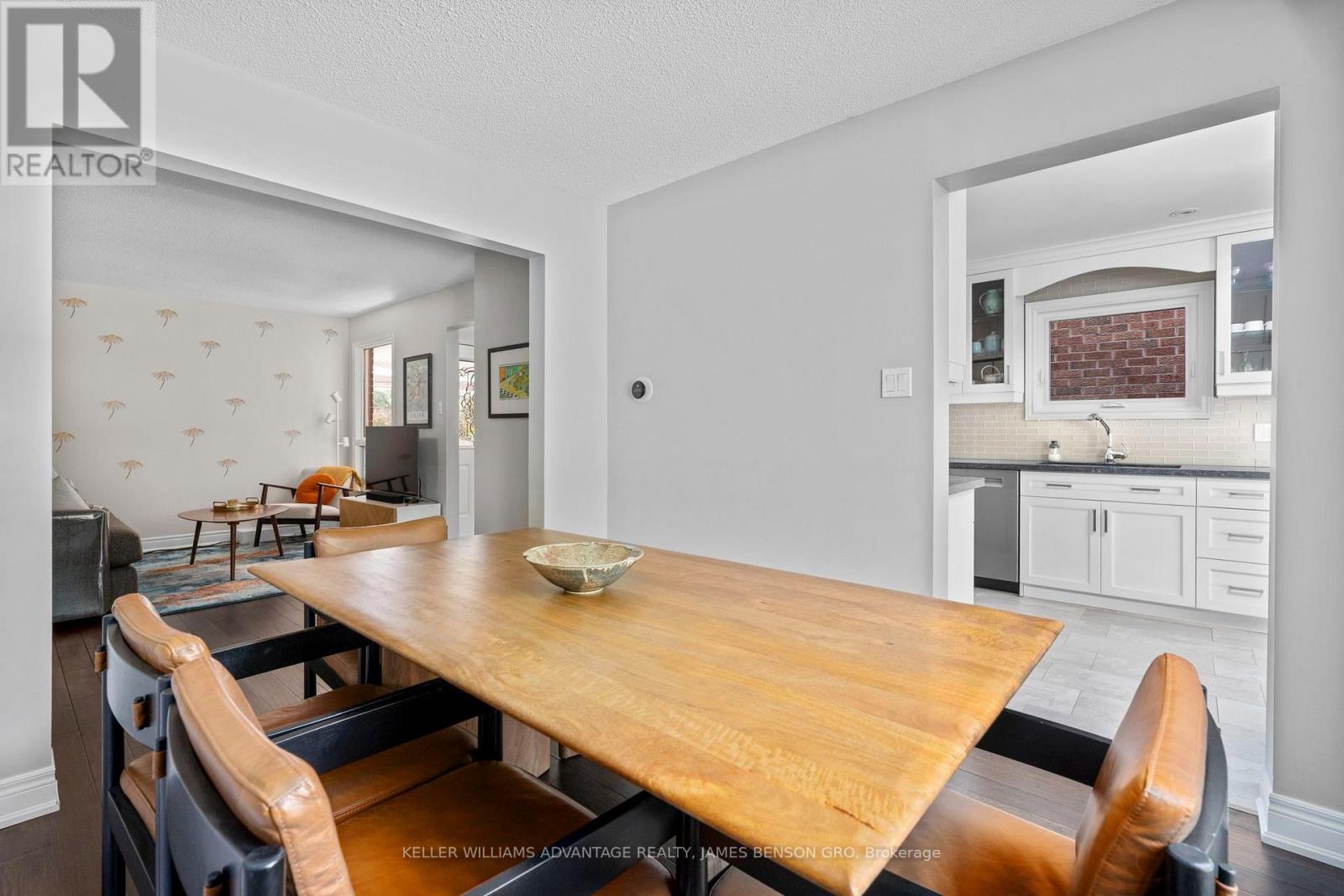 38 WHITE BOULEVARD - 15
