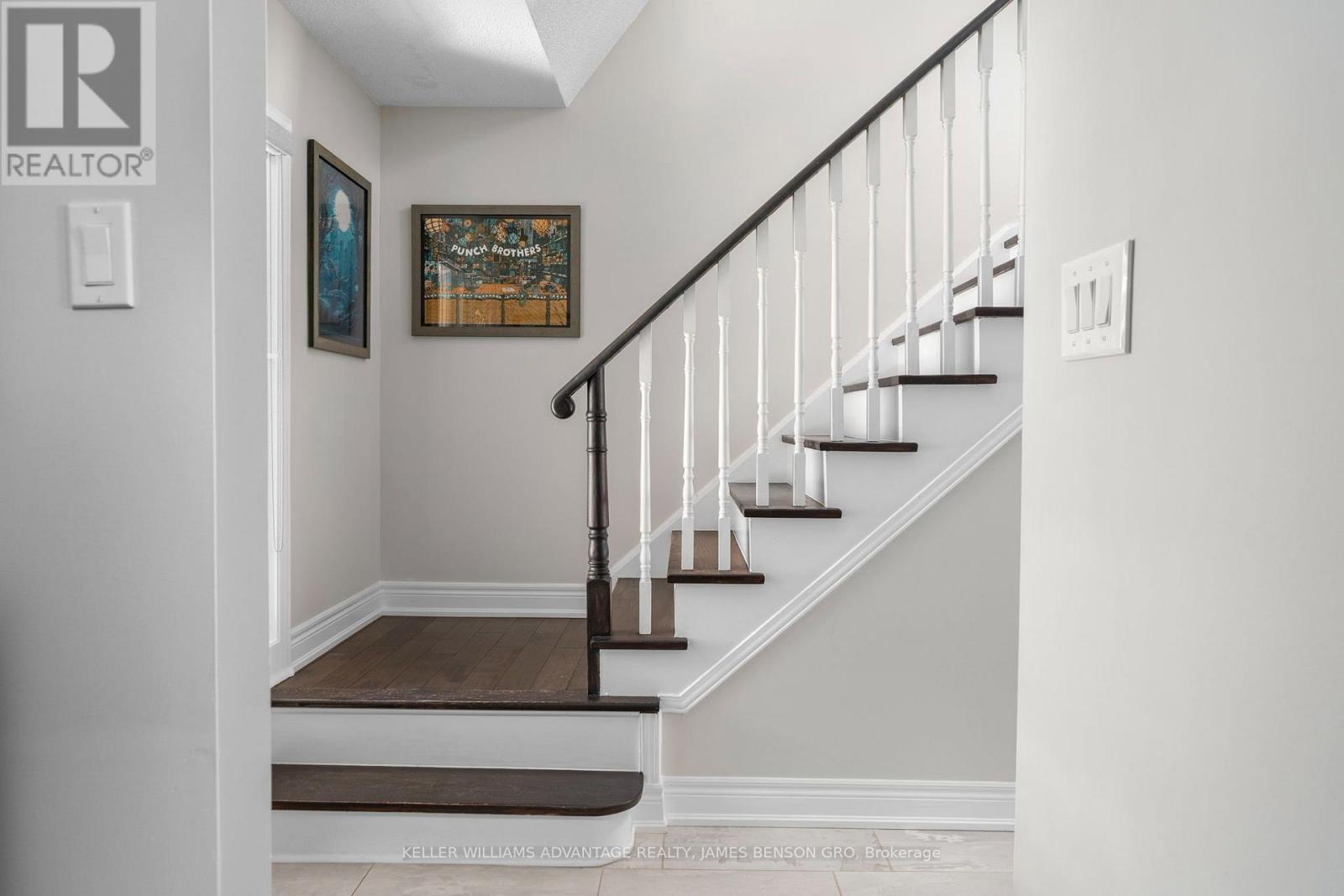 38 WHITE BOULEVARD - 21