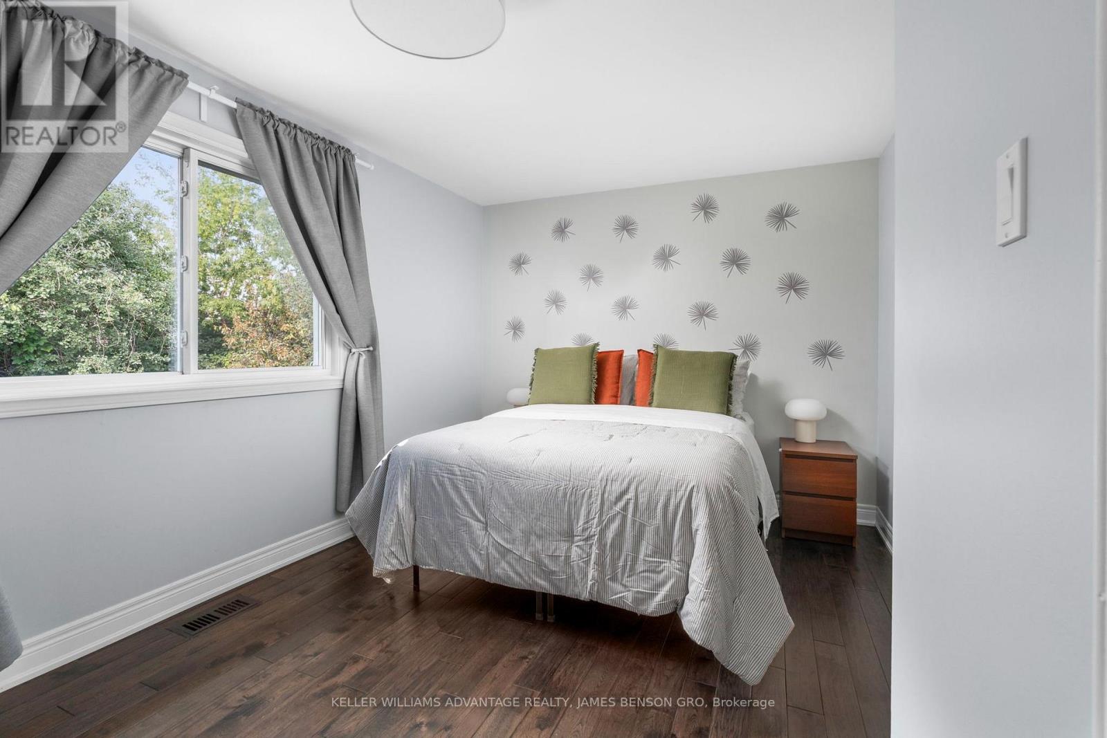 38 WHITE BOULEVARD - 23