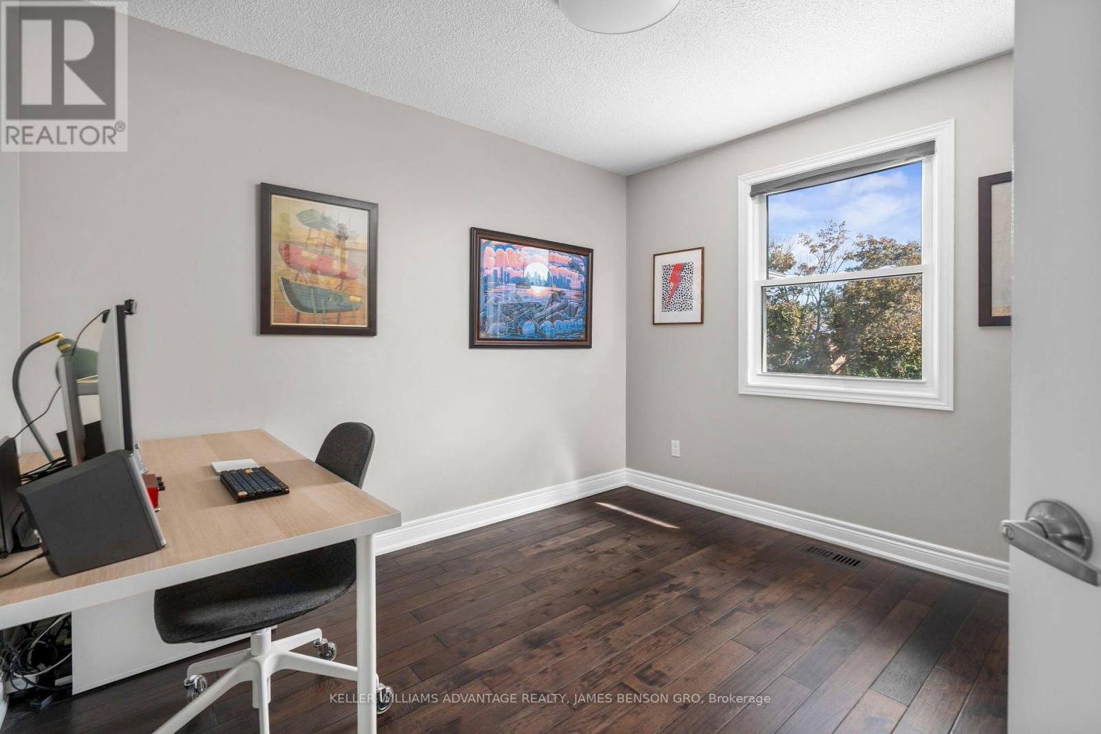 38 WHITE BOULEVARD - 27