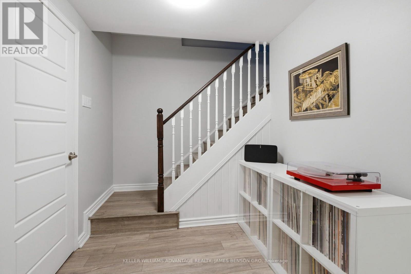 38 WHITE BOULEVARD - 31