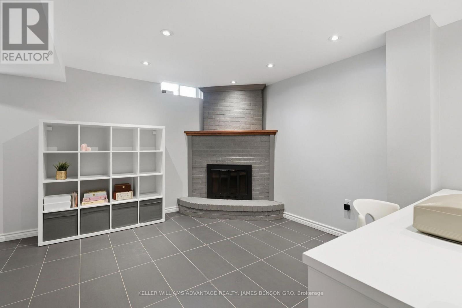 38 WHITE BOULEVARD - 33