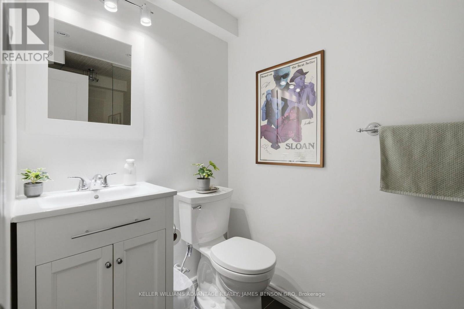 38 WHITE BOULEVARD - 37