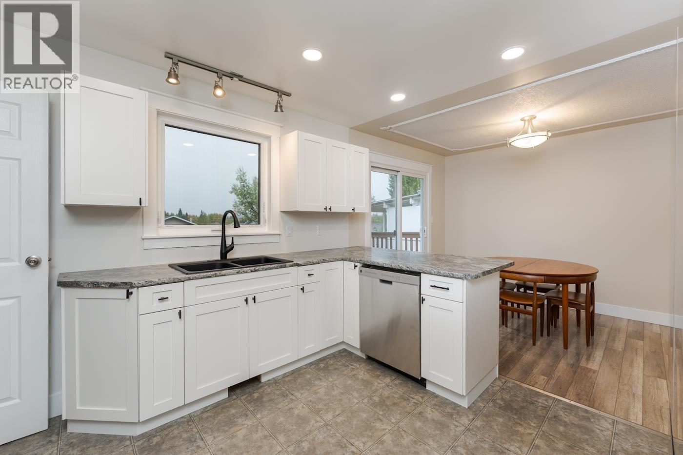 2864 CALHOUN CRESCENT - 4