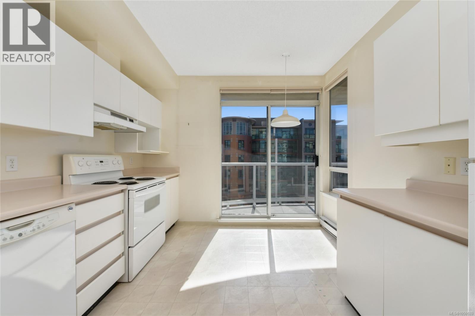 #801 1020 View St - Image 5