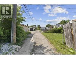 371 Curry, Windsor, ON N9E2B6 Photo 36