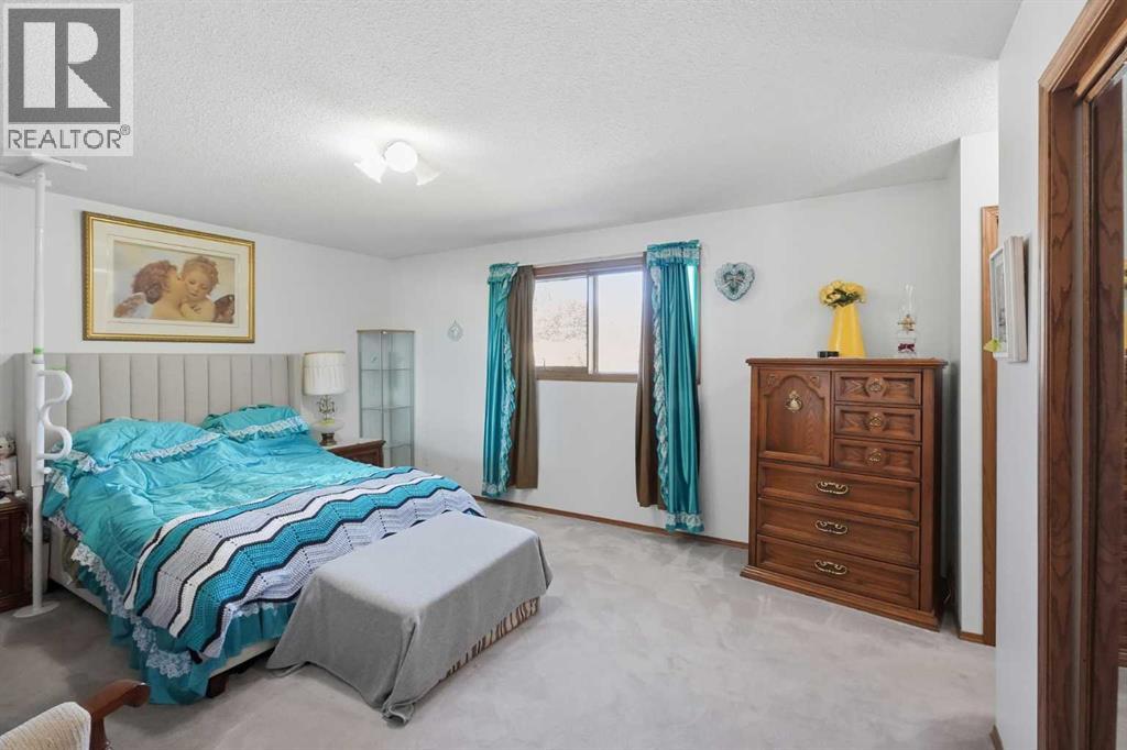 Listing photo – 12 Dickens Lane, Lacombe