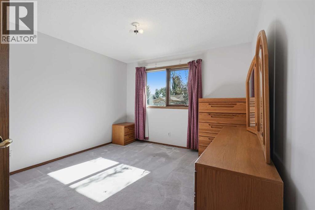 Listing photo – 12 Dickens Lane, Lacombe