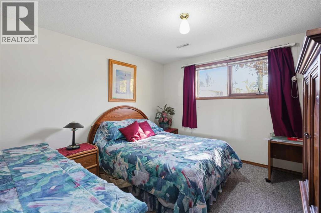 Listing photo – 12 Dickens Lane, Lacombe