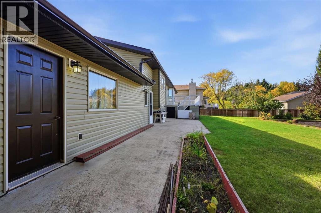 Listing photo – 12 Dickens Lane, Lacombe