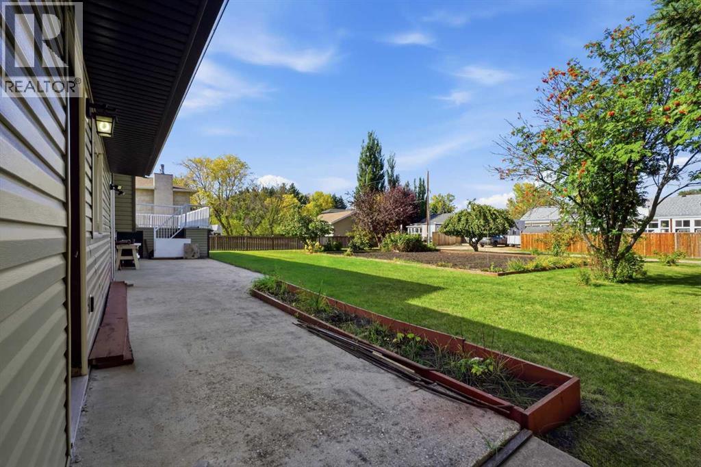 Listing photo – 12 Dickens Lane, Lacombe