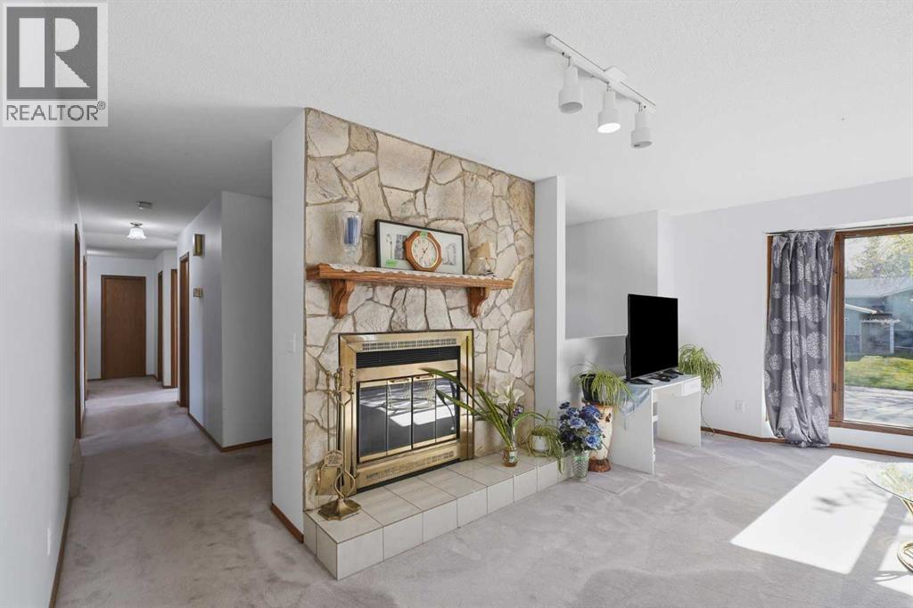 Listing photo – 12 Dickens Lane, Lacombe