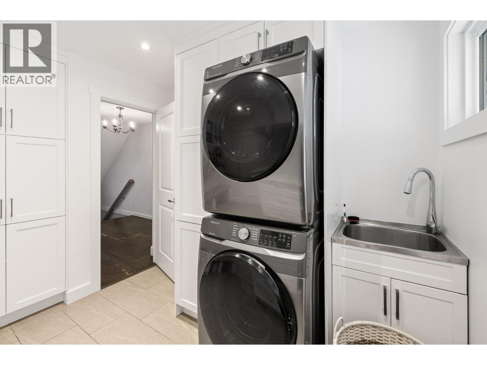 4338 Dunvegan Court, Kelowna