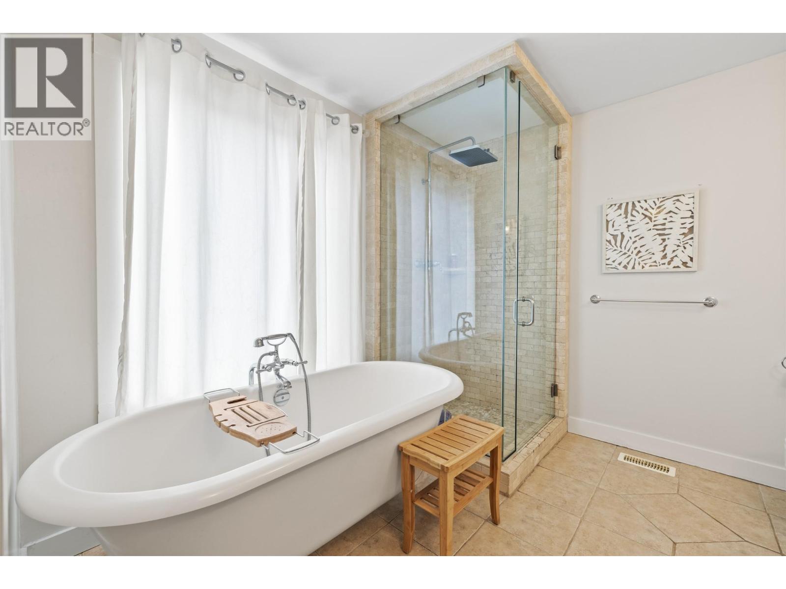 4338 Dunvegan Court, Kelowna